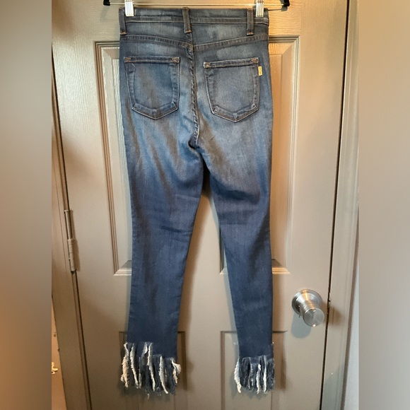 Vibrant M.I.U. Size 9 jeans w/stretch and frayed bottoms - Picture 2 of 6